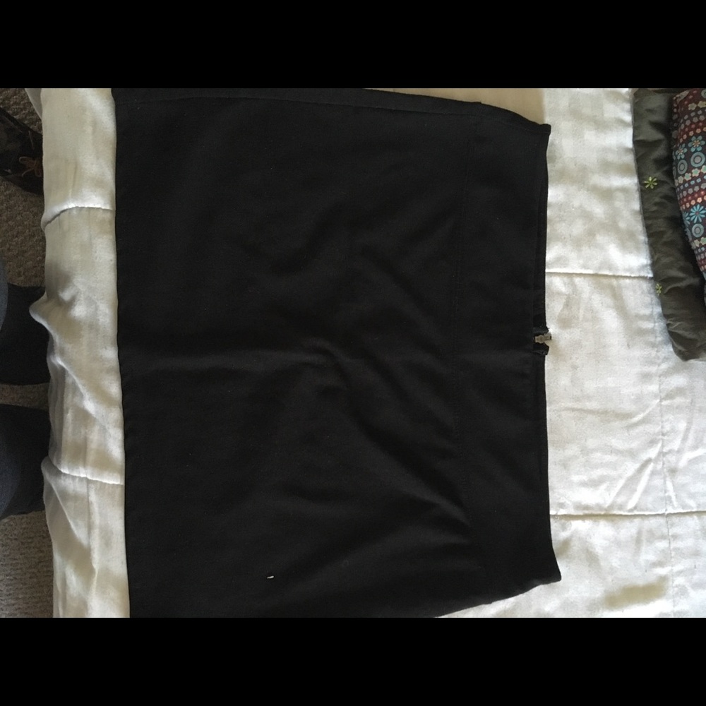 Black, body con miniskirt. Size XL